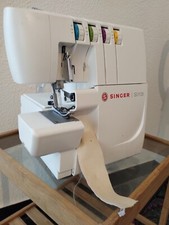 Macchina taglia e cuci Singer 